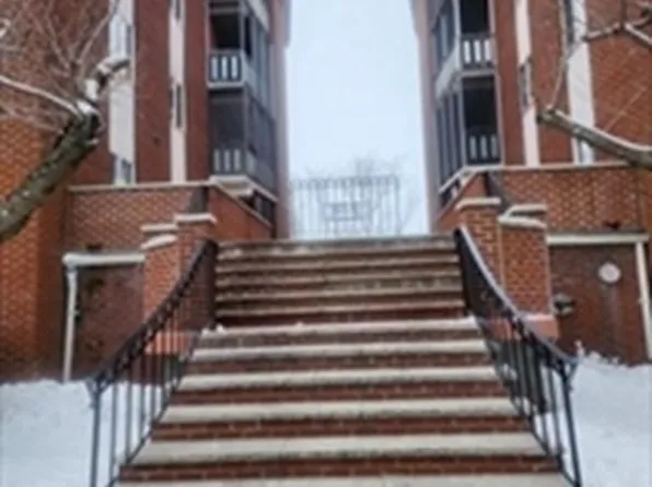 33 Lodgen Ct APT 3E, Malden, MA 02148