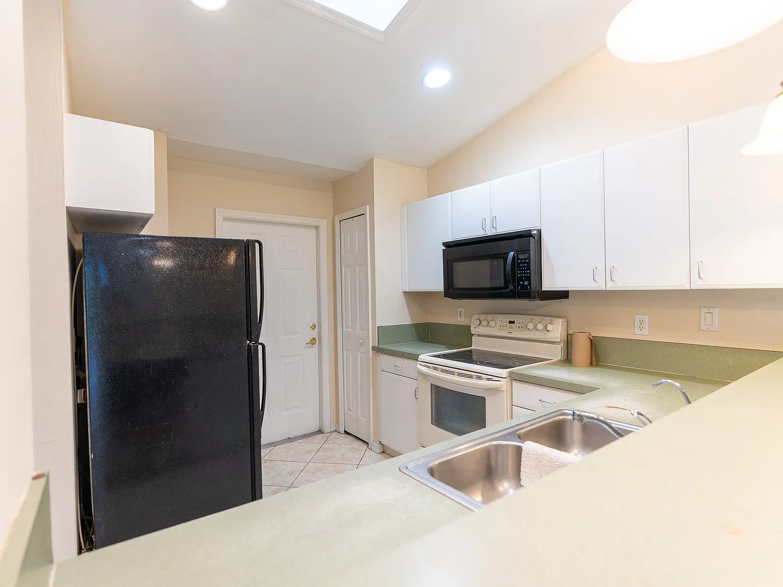 4 bed, 1415 sqft, $2,000 — Photo 4
