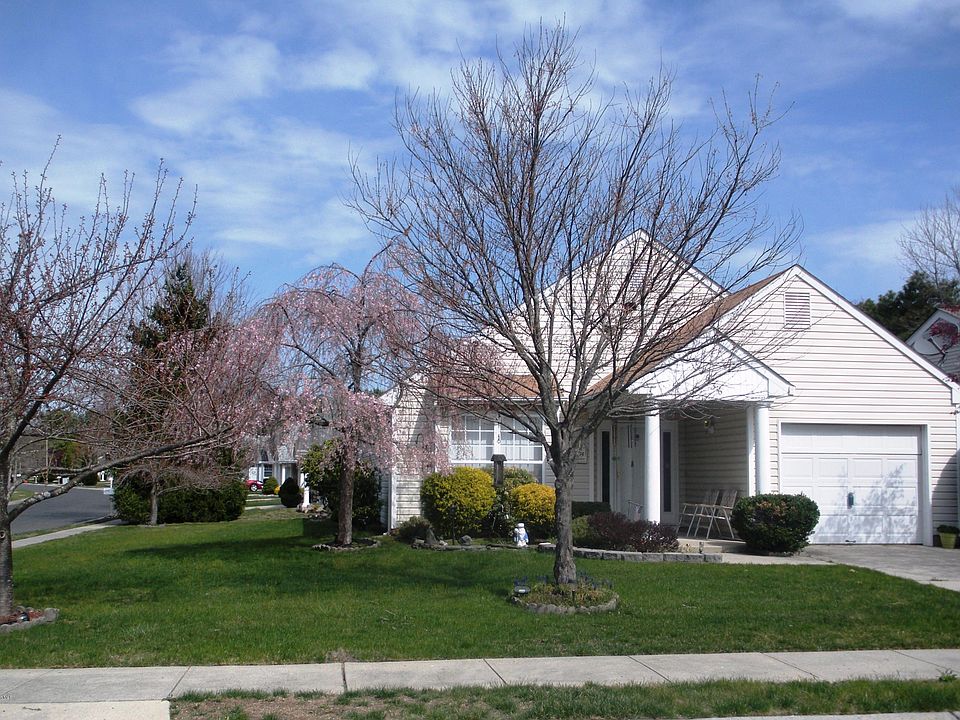 1st image of 636 Bedford Lane