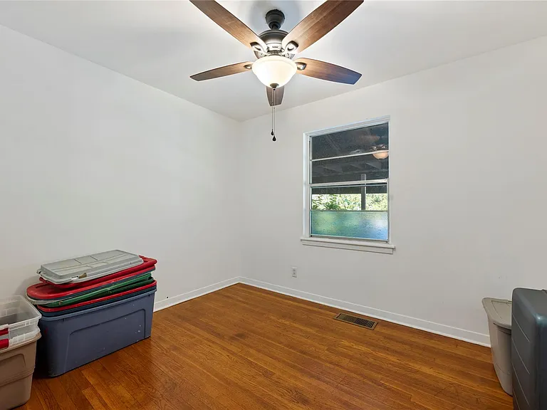 402 Philco Dr — Photo 13