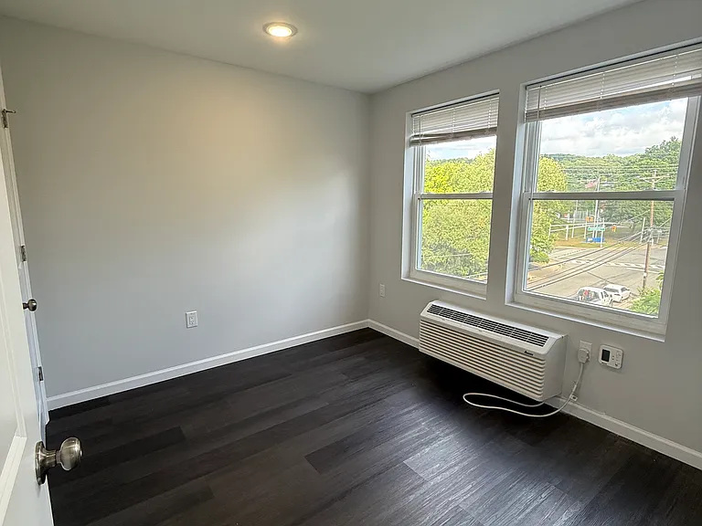 207 Redwood Ave #301 — Photo 12
