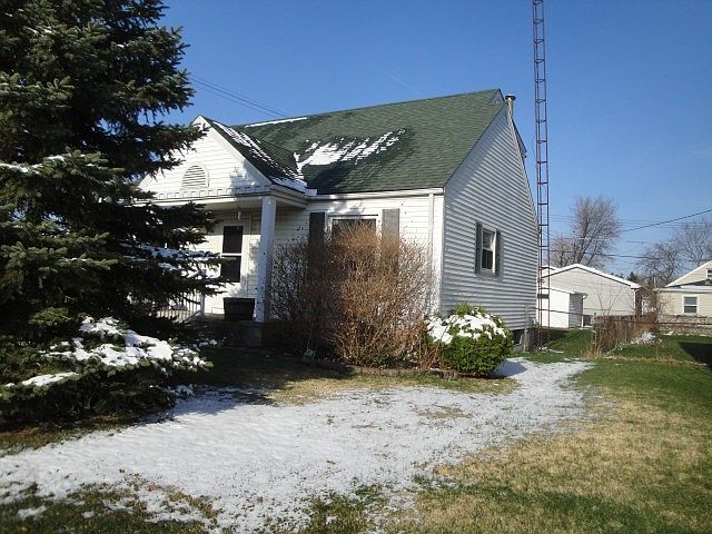 2nd image of 554 Oak Dr