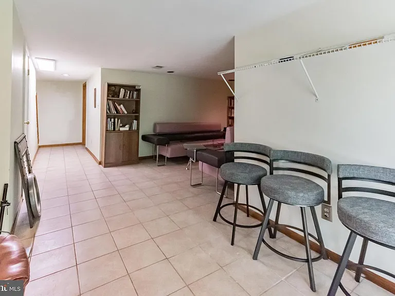 604 Hillary Ct — Photo 25