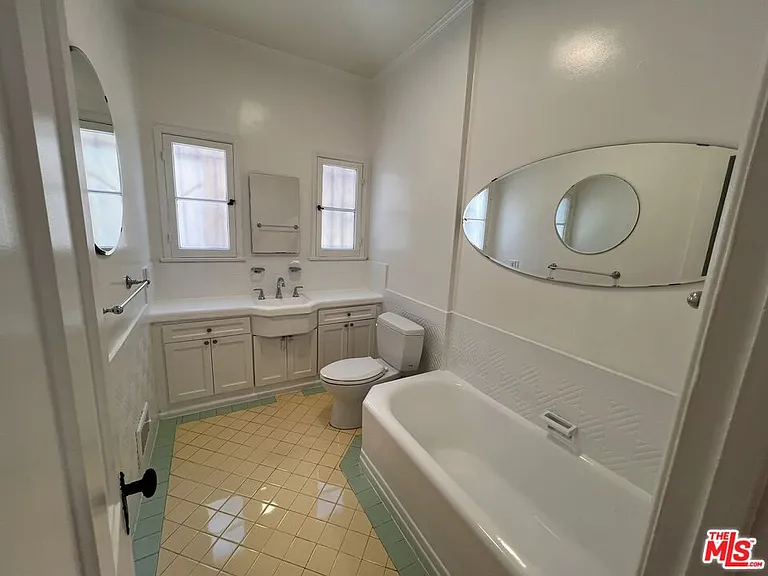 1248 S La Jolla Ave — Photo 35