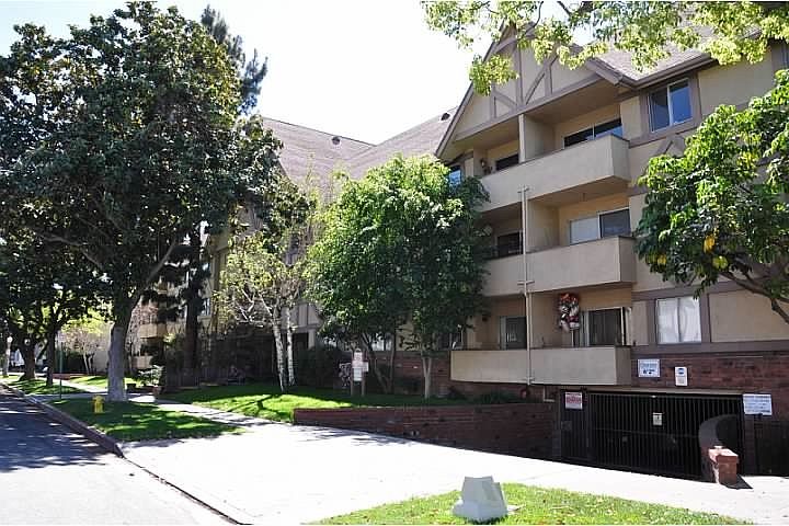 1st image of 600 W Stocker St APT 315
