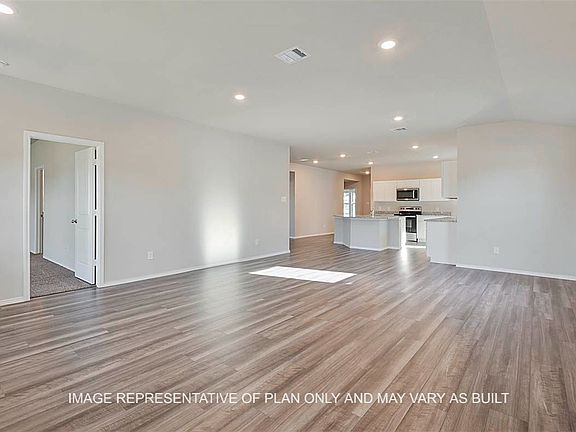 4th image of 207 Blanco Dr