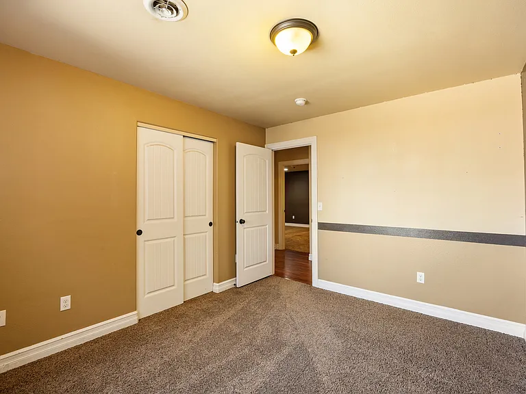 547 S Bayside St — Photo 16