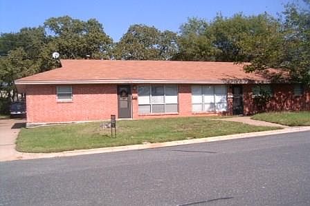 1st image of 1702 Kynette Dr APT B