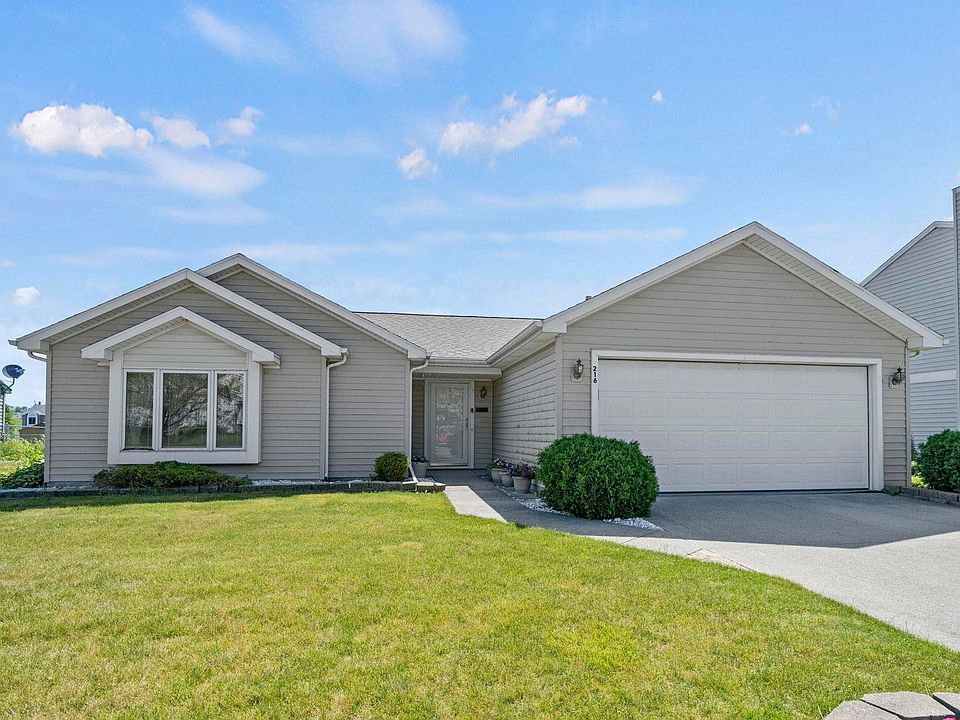 1st image of 216 Aspen Dr