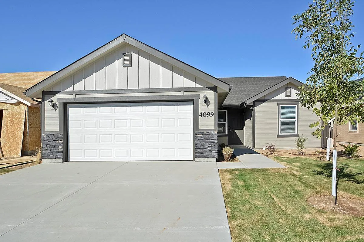 3 bed, 1400 sqft, $2,325 — Photo 1