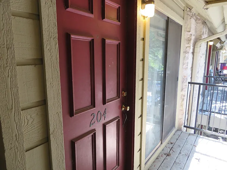 708 Graham Pl #204 — Photo 3