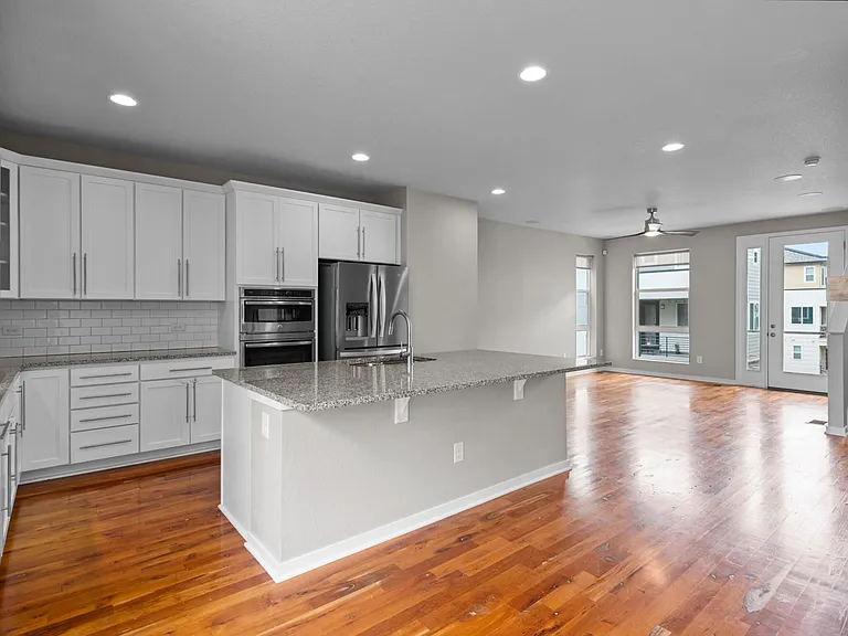 584 E Hinsdale Ave — Photo 10