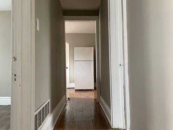 4th image of 29 E Kingman Ave #2
