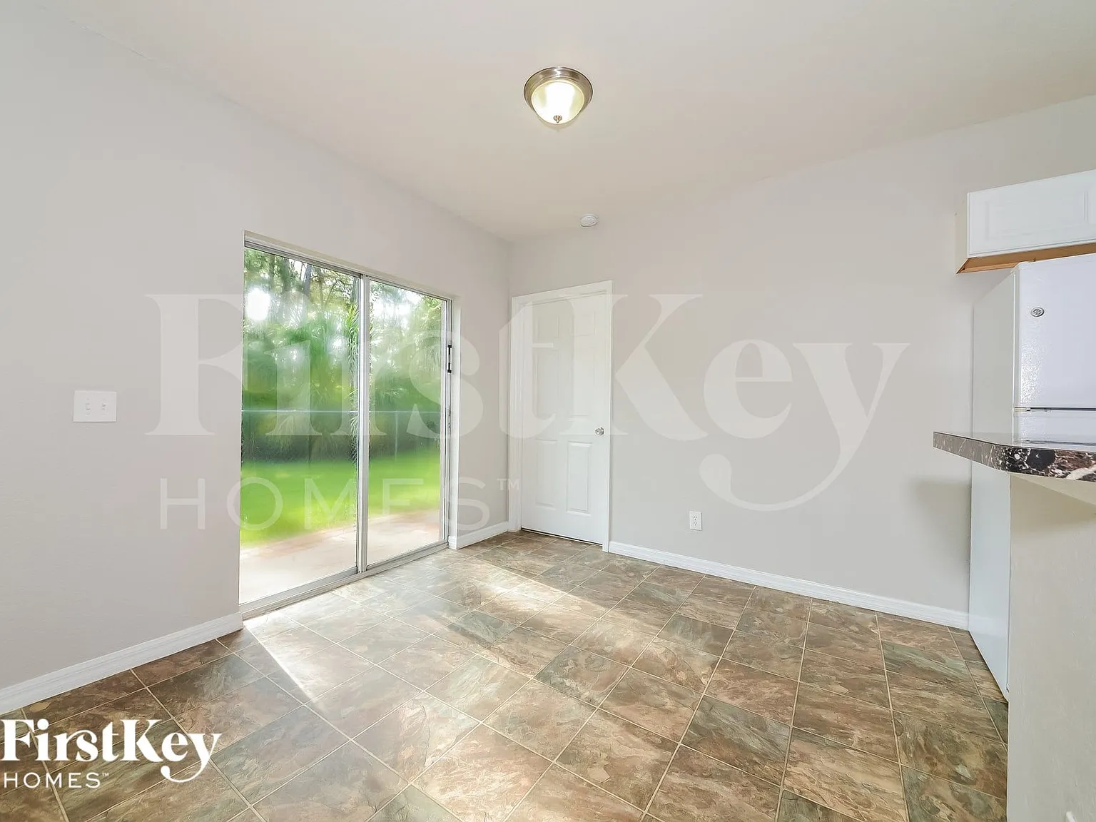 4 bed, 2.0 bath, 1400 sqft, $1,945 — Photo 4