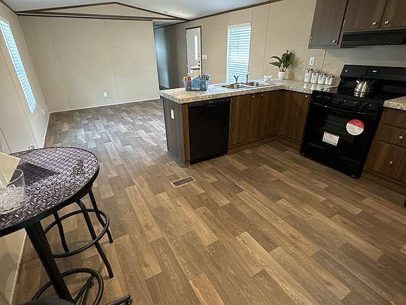 3rd image of 117 Parkway Dr #415