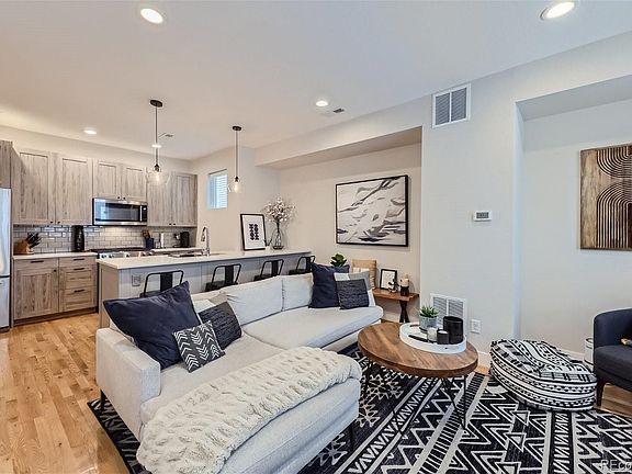 5th image of 1733 Irving Street #104