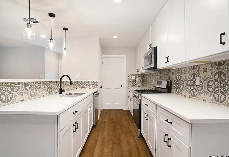7347 Montgomery Dr — Photo 4