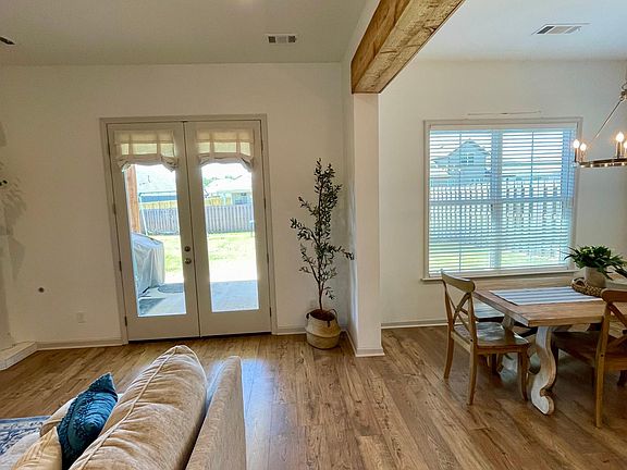 4th image of 9323 Crescent Lodge Cir