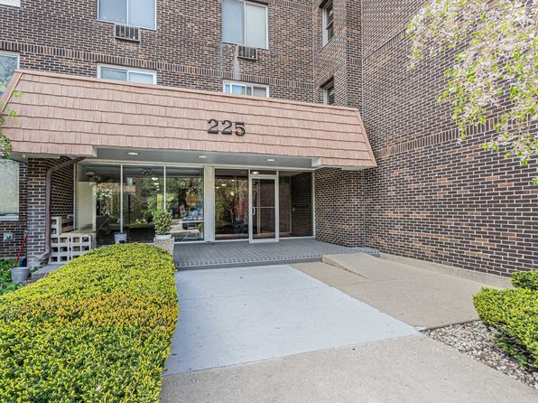 225 S Rohlwing Rd UNIT 301, Palatine, IL 60074