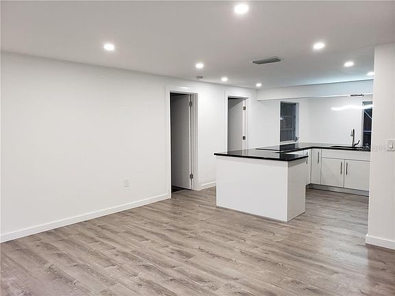 3rd image of 2925 Rosewood Pl