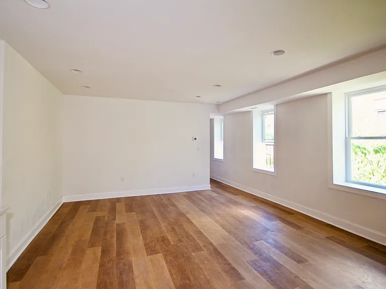 25 N Chester St — Photo 11