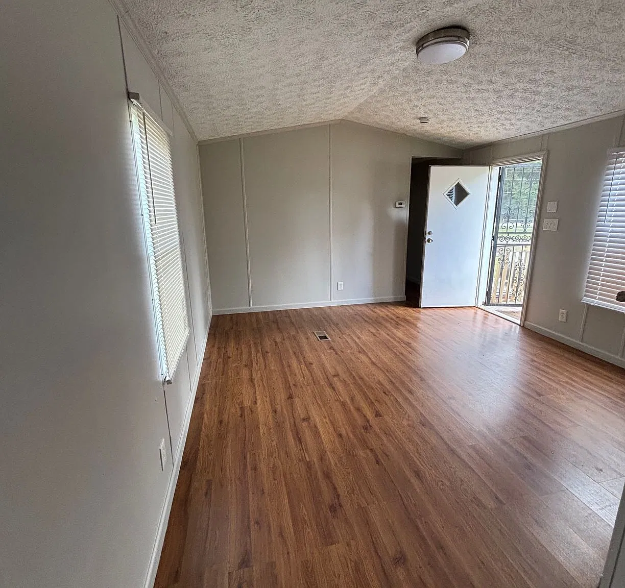 3 bed, $990 — Photo 1
