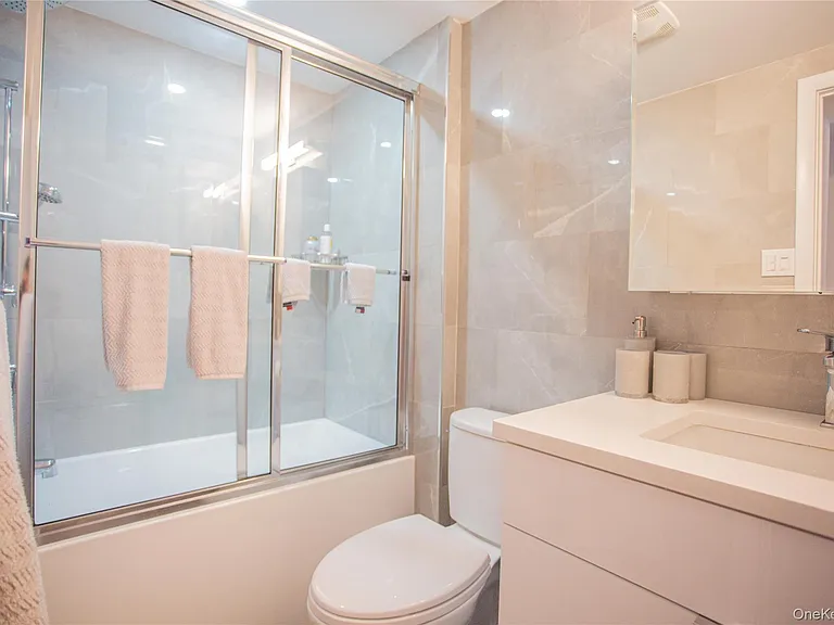 230 W Broadway #610 — Photo 16