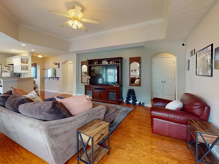 629 Linden Ln — Photo 11