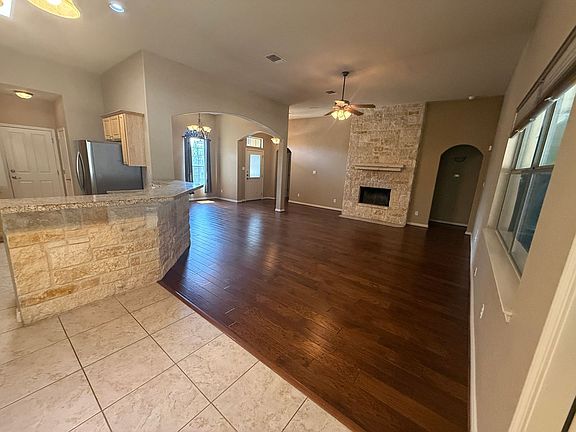 2nd image of 270 Delanoy Dr