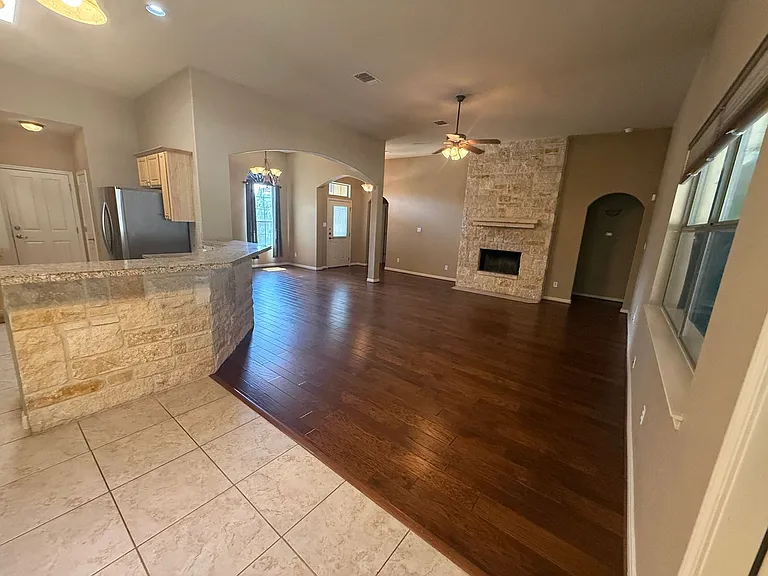 270 Delanoy — Photo 2