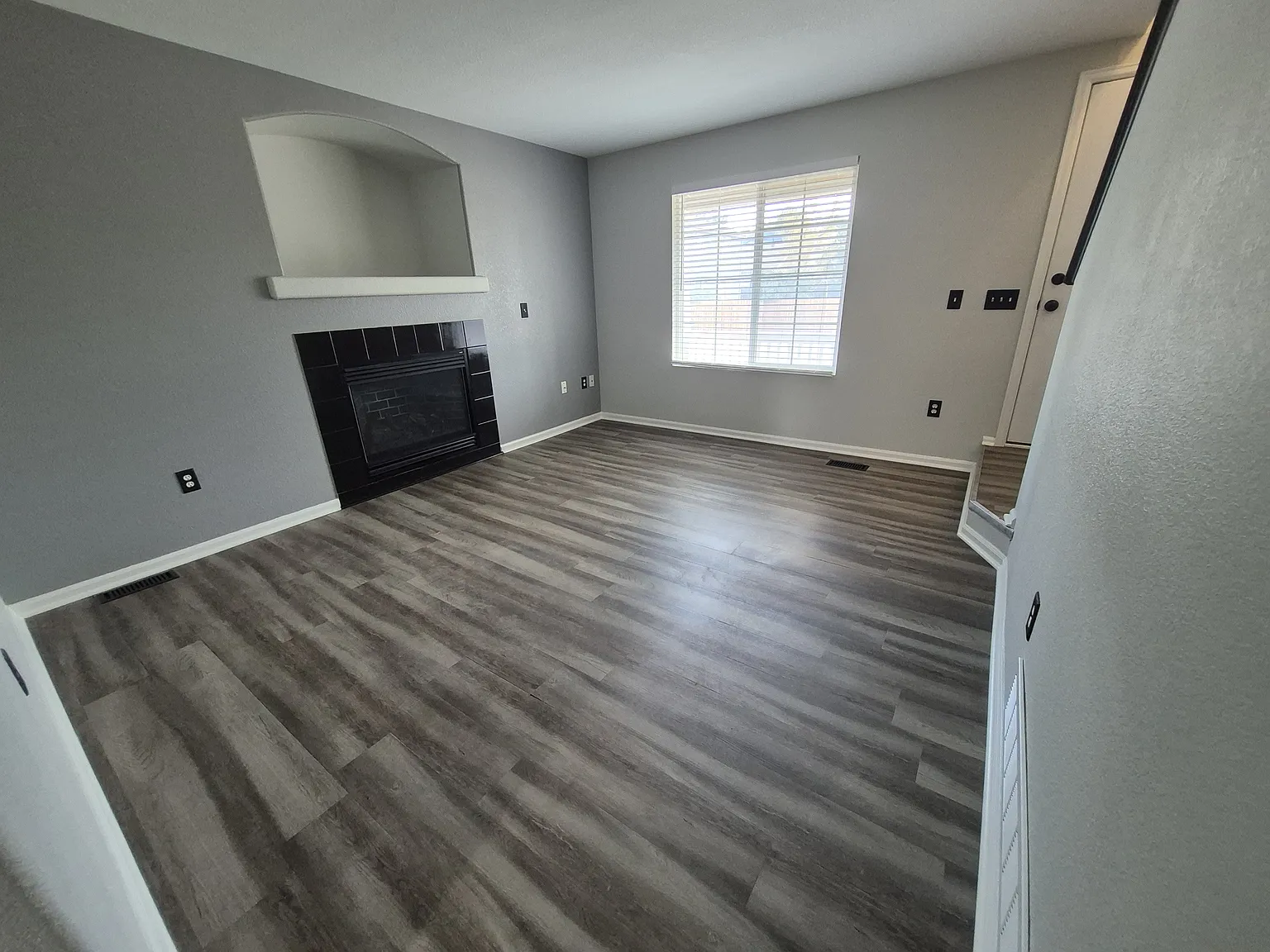 3 bed, 2.5 bath, 1682 sqft, $2,350 — Photo 2