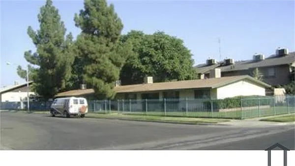 828 E Lorena Ave #828 — Photo 2