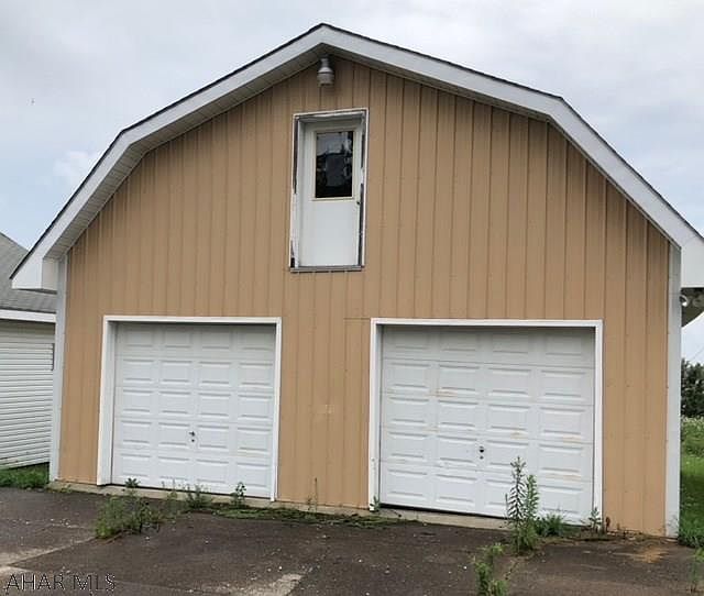 2nd image of 180 S Main St