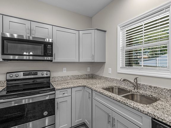 5th image of 5 Lombard Ln