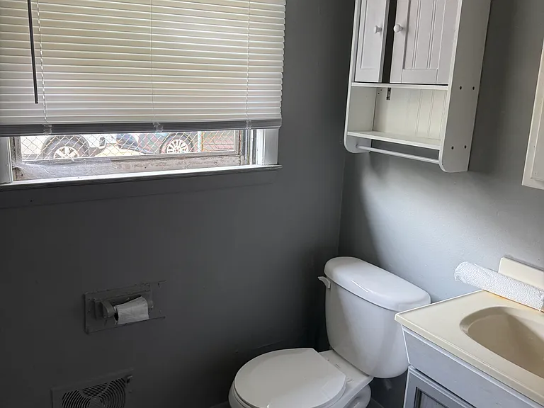 443 N Washington Ave — Photo 6