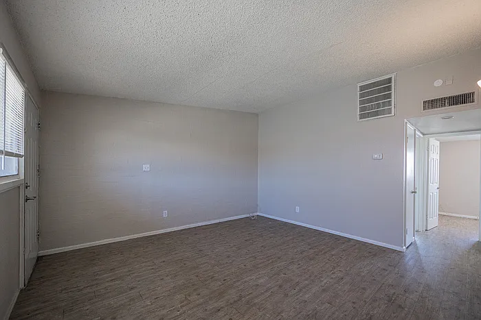 2139 W Devonshire Ave #4 — Photo 6