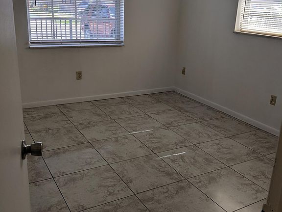 5th image of 4677 Myrtle Ln