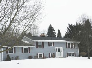 21925 Bonnie Ln, Lannon, WI