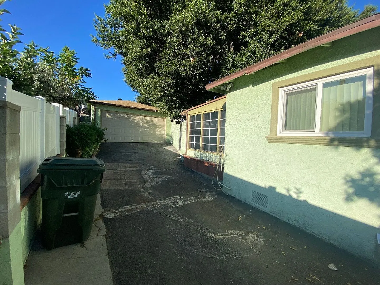 Move-In Ready / Blue Ribbon Schools / 2 Bedrooms Home + 2 Bonus Rooms / 2 Renovated Bathrooms / P... — Photo 4