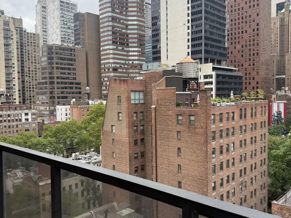 255 East 49th Street image 13 of 14