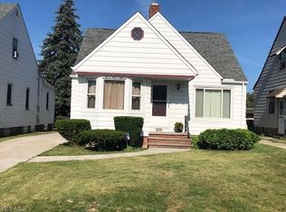 5142 Arch St, Maple Heights, OH 44137