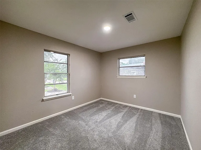 7710 Claiborne St — Photo 13