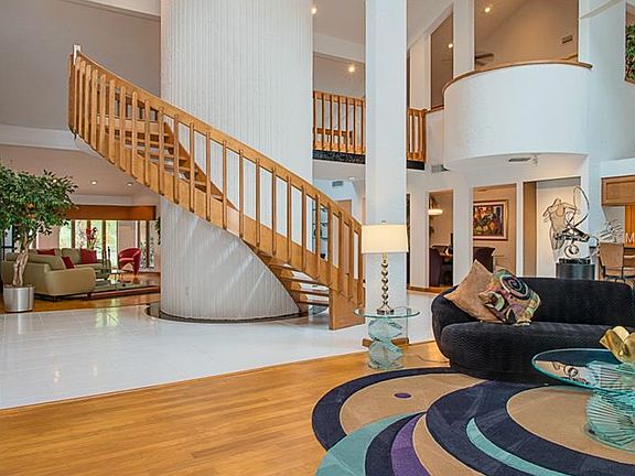 2nd image of 3560 Shoreline Cir