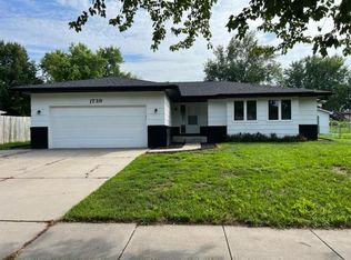 1739 SW 24th St, Lincoln, NE 68522