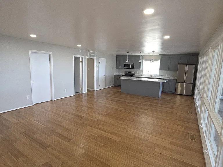 1331 Bayville St — Photo 21
