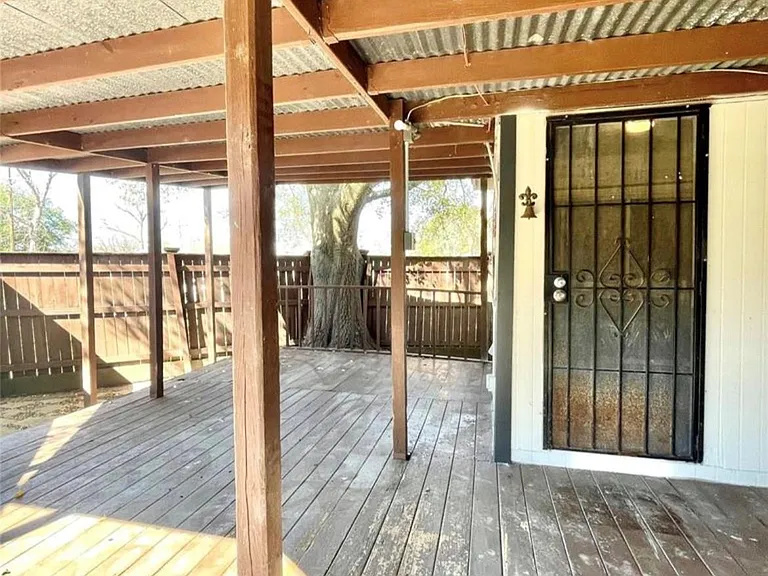 5220 E Parkway Dr — Photo 3