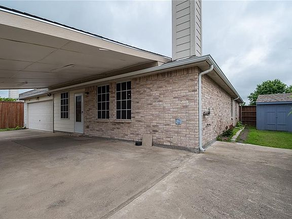 5th image of 2914 Lake Terrace Dr