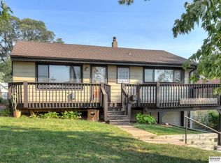 8308 Park Dr, Ralston, NE 68127