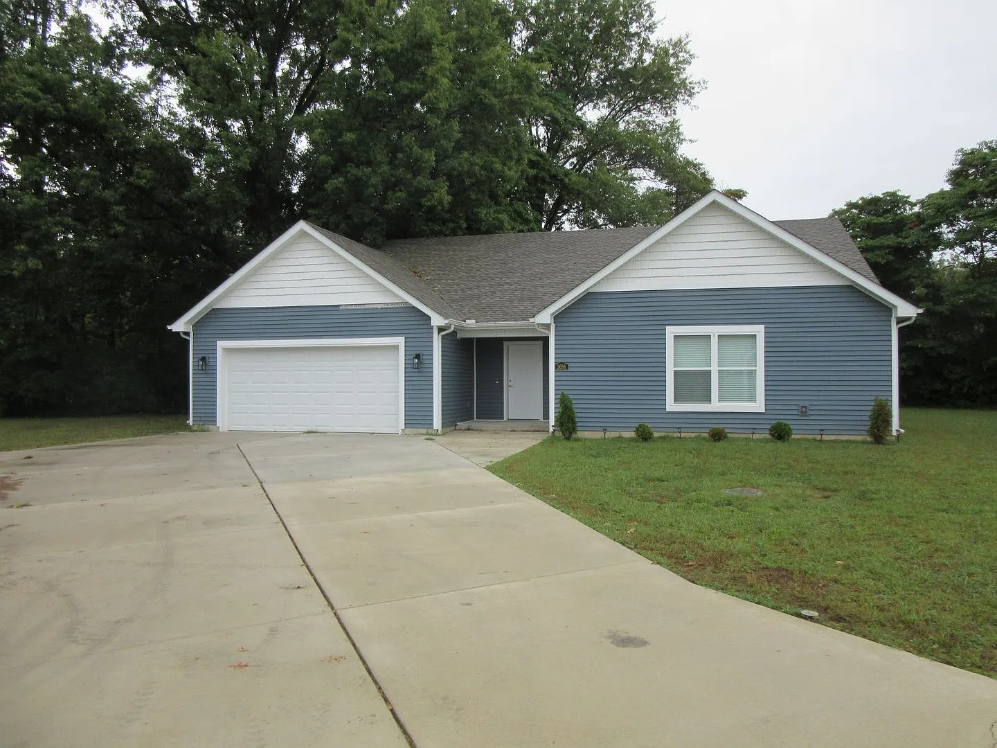 Experience modern living in this brand new beautifully designed 5-bedroom, 3 full-bath home in Ea... — Photo 2