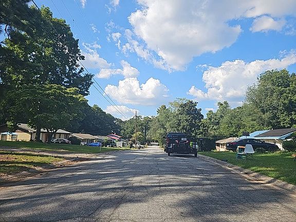 5th image of 6263 Castlewood Dr